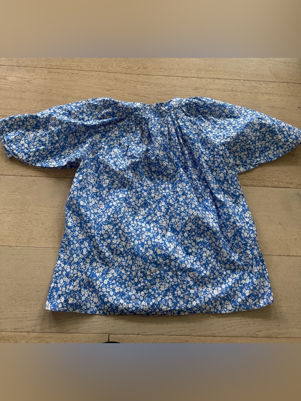 TUCKERNUCK BLOOMS ON BROAD FINLEY FLUTTER SLEEVE TOP S - Picture 5 of 9